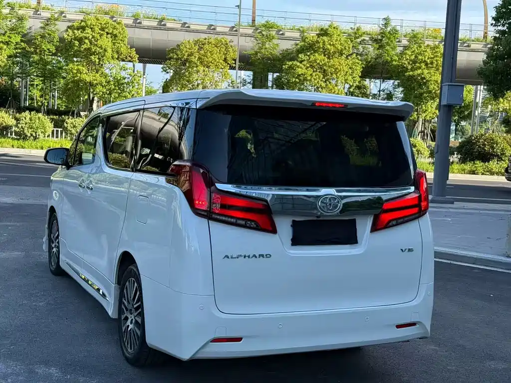 Toyota Alphard 2017 — фото 6