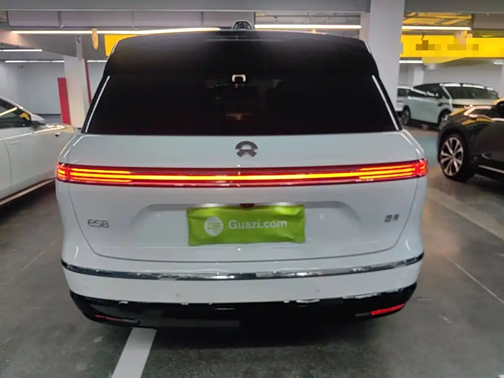 NIO ES8 2025