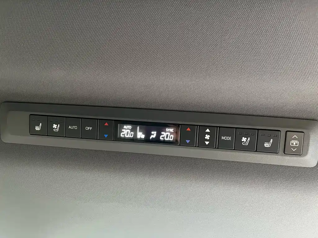 Toyota Sienna 2022 — фото 39