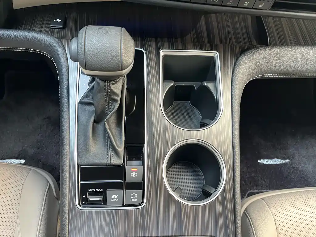 Toyota Sienna 2022 — фото 33