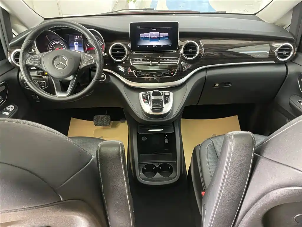 Mercedes-Benz V-Class 2018 — фото 16