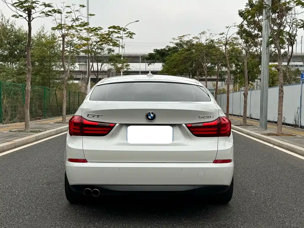 BMW 5 Series GT 2015 — фото 8