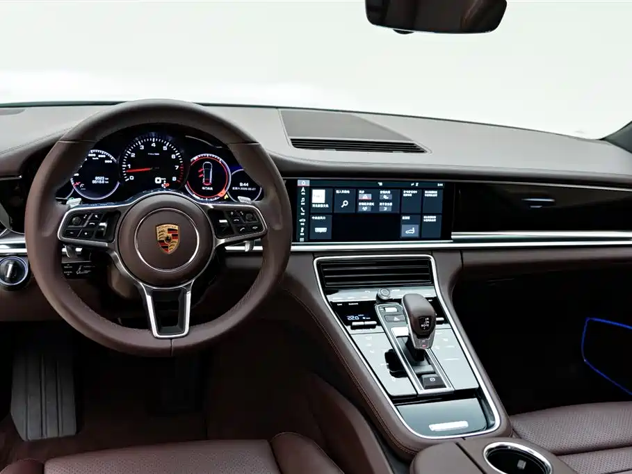 Porsche Panamera 2018 — фото 14