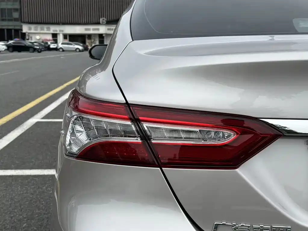 Toyota Camry 2021 — фото 19
