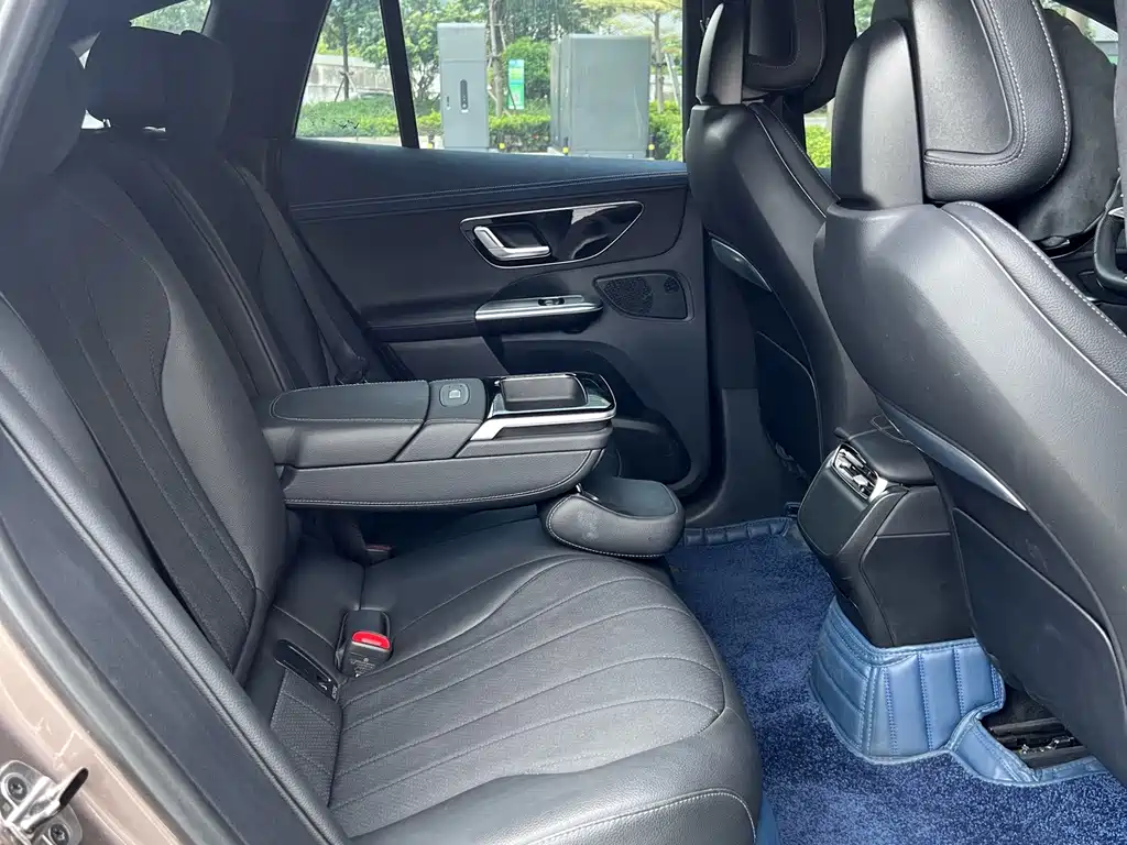 Mercedes-Benz EQE SUV 2023 — фото 16