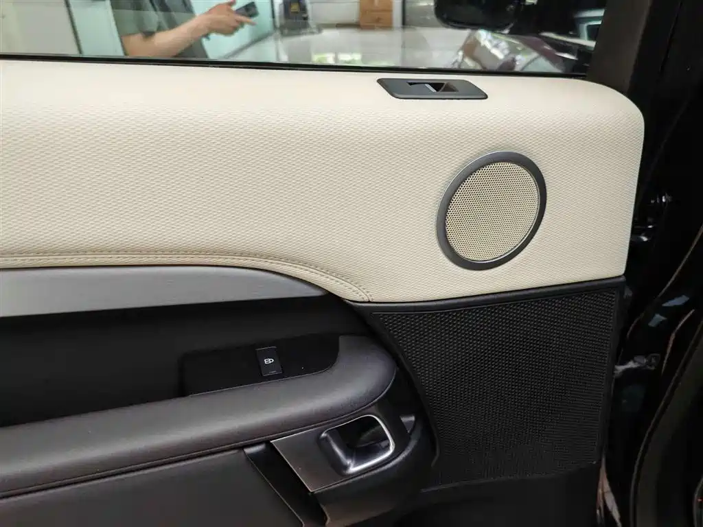 Land Rover Discovery 2022 — фото 10