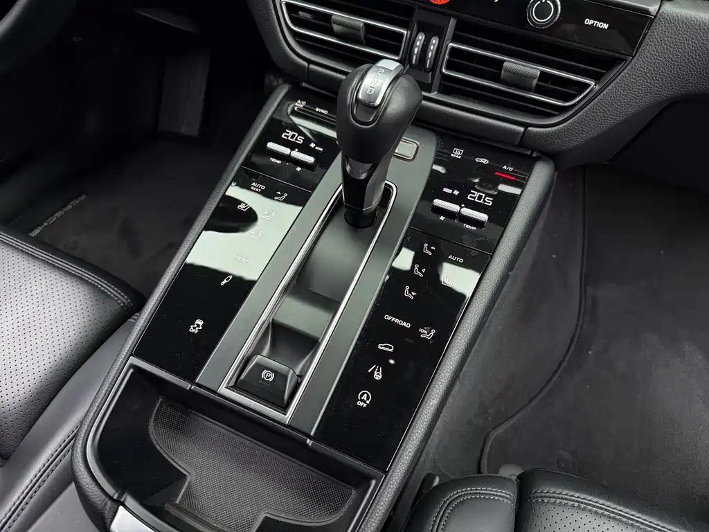 Porsche Macan 2023 — фото 10