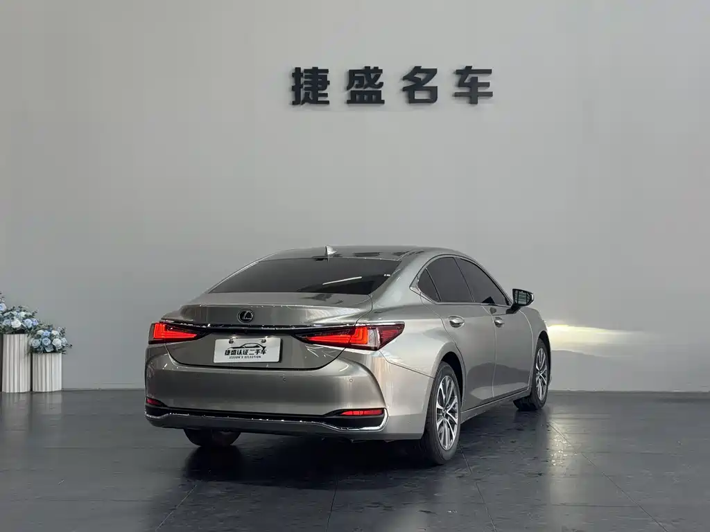Lexus ES 2022 — фото 6