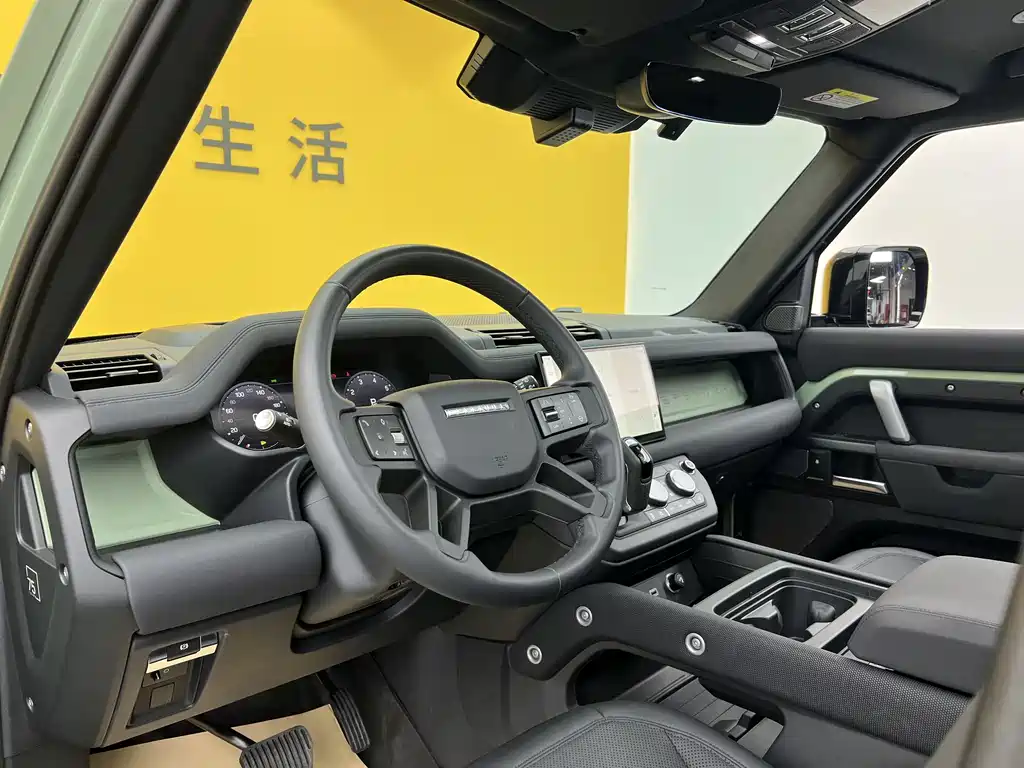 Land Rover Defender 2023 — фото 10