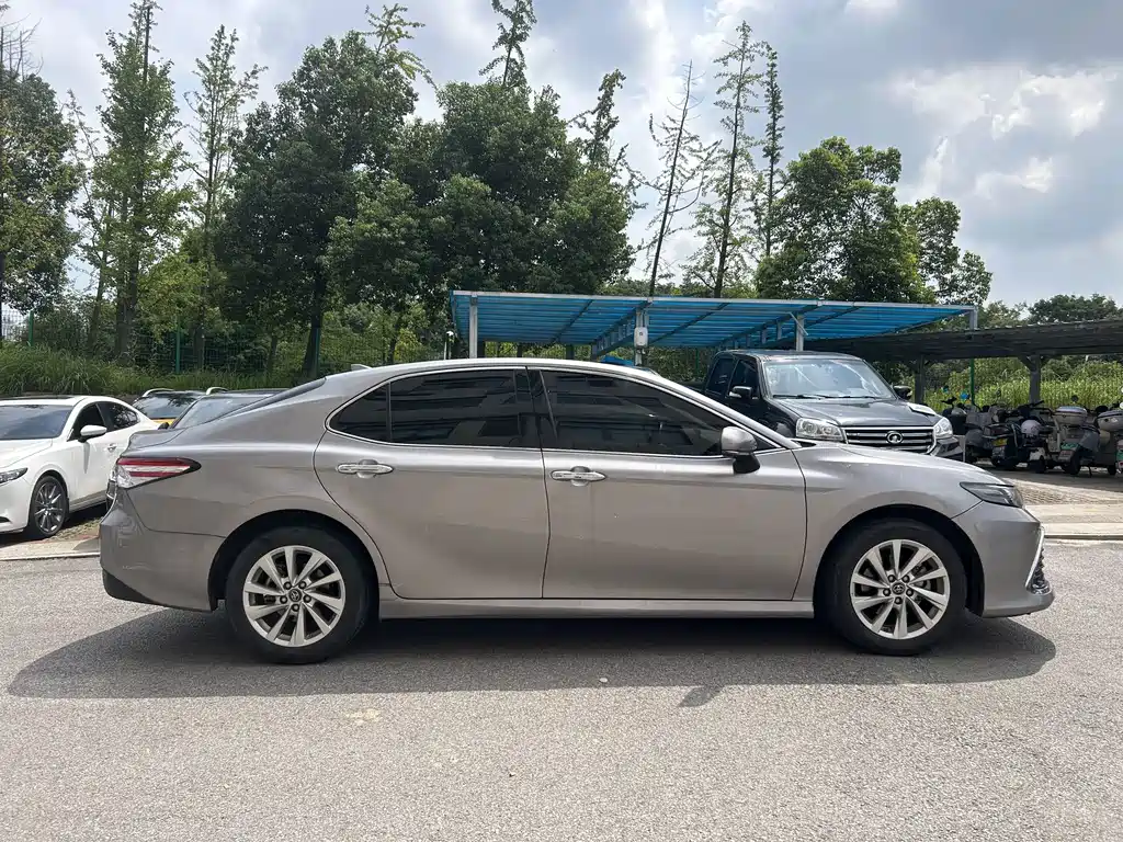 Toyota Camry 2022 — фото 3