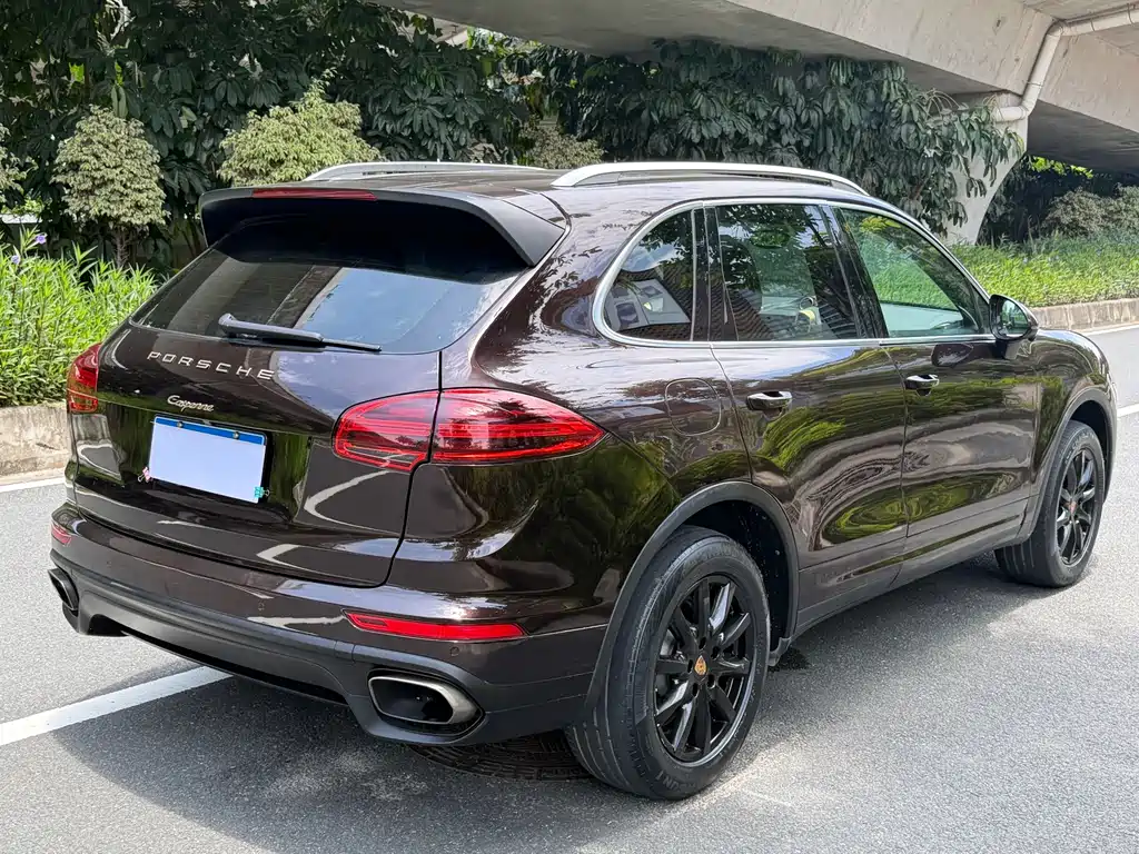 Porsche Cayenne 2017 — фото 16