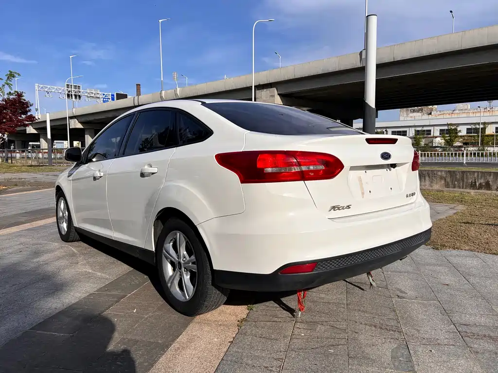 Ford Focus 2016 — фото 10