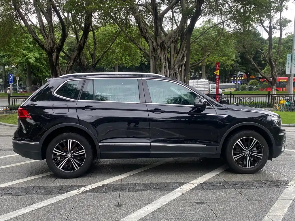 Volkswagen Tiguan L 2018 — фото 22