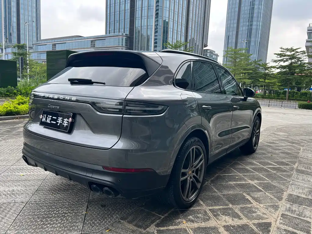 Porsche Cayenne 2021