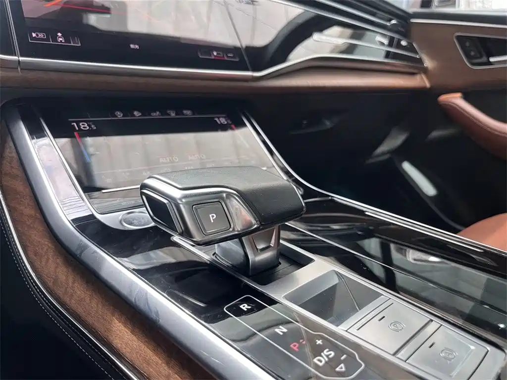 Audi Q7 2023 — фото 13