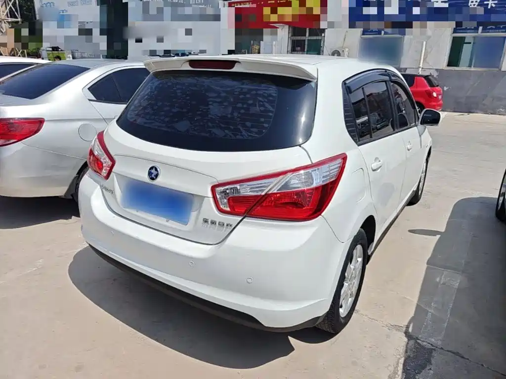 Venucia R50 2017