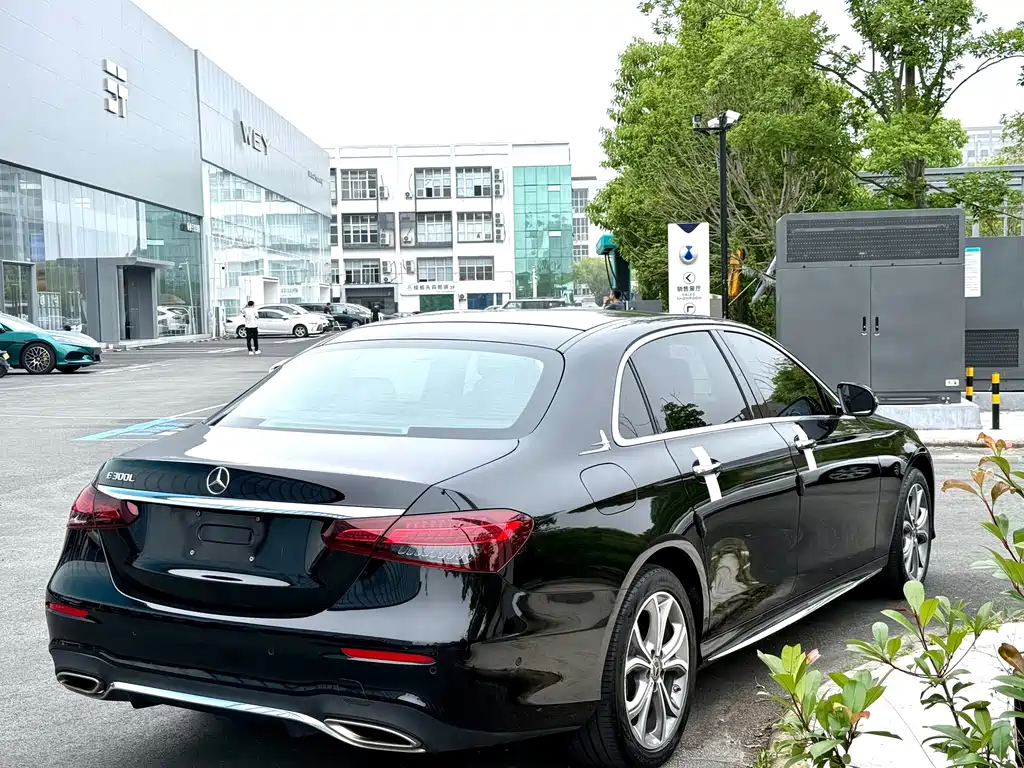 Mercedes-Benz E-Class 2022