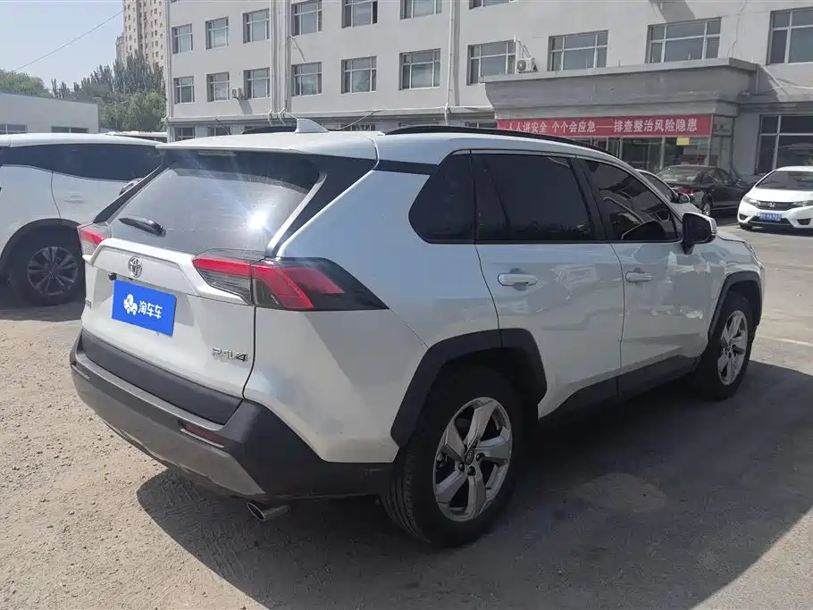 Toyota RAV4 2021
