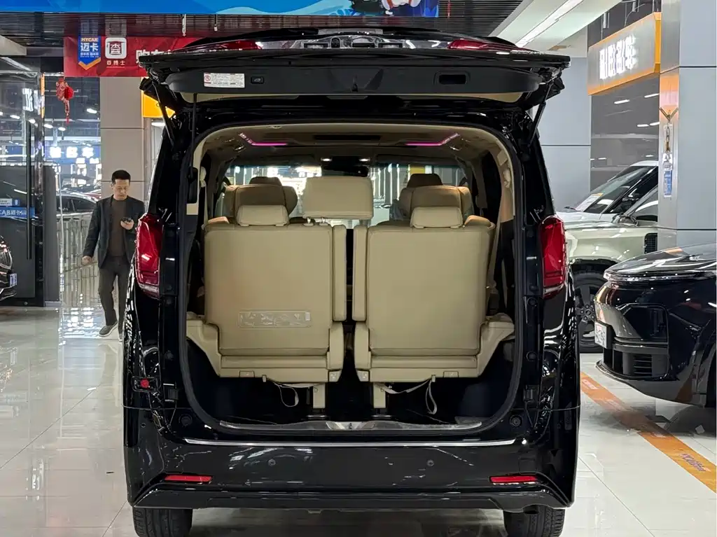 Toyota Alphard 2022 — фото 6