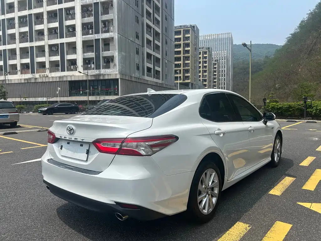 Toyota Camry 2022 — фото 27