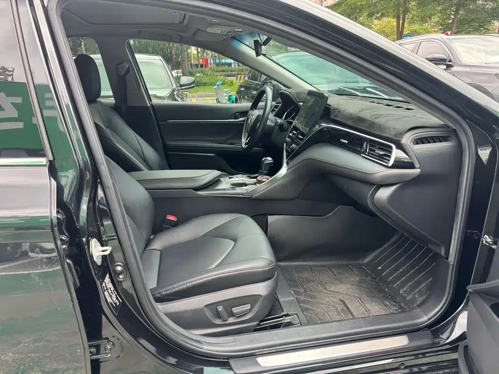Toyota Camry 2022 — фото 10