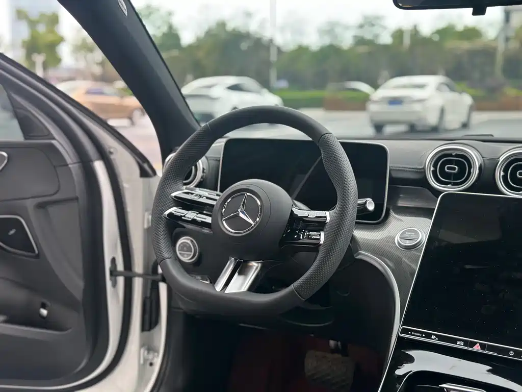Mercedes-Benz C-Class 2025 — фото 12