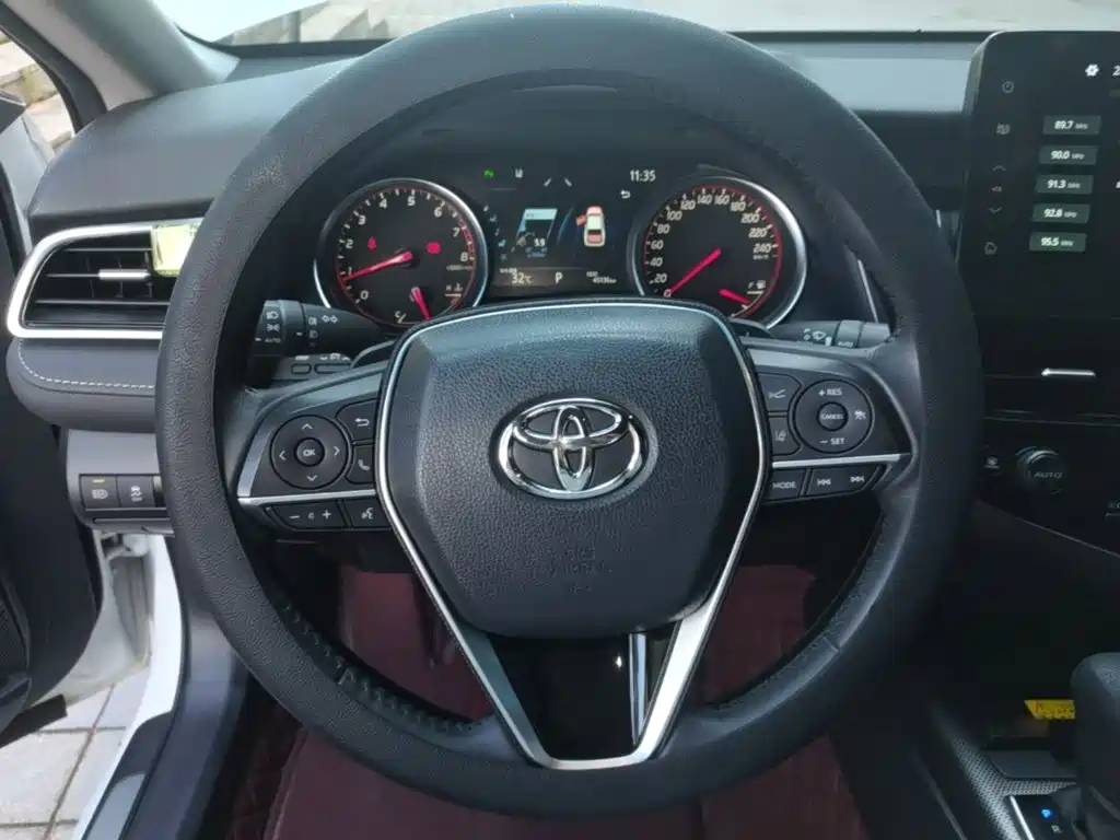Toyota Camry 2022 — фото 11