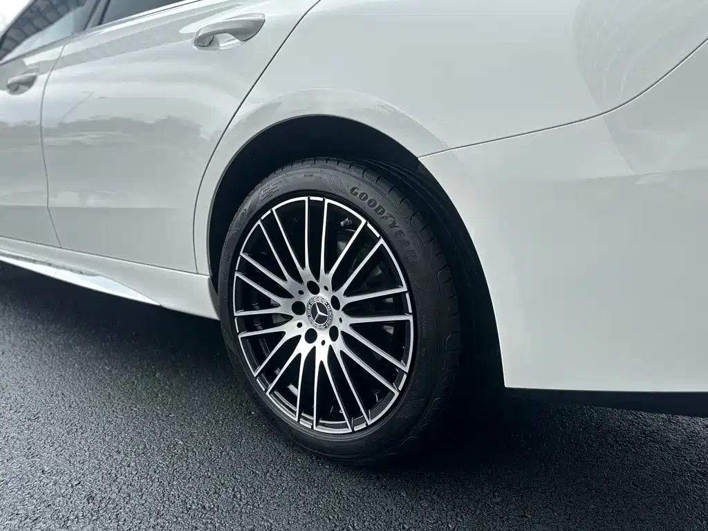 Mercedes-Benz C-Class 2025 — фото 17
