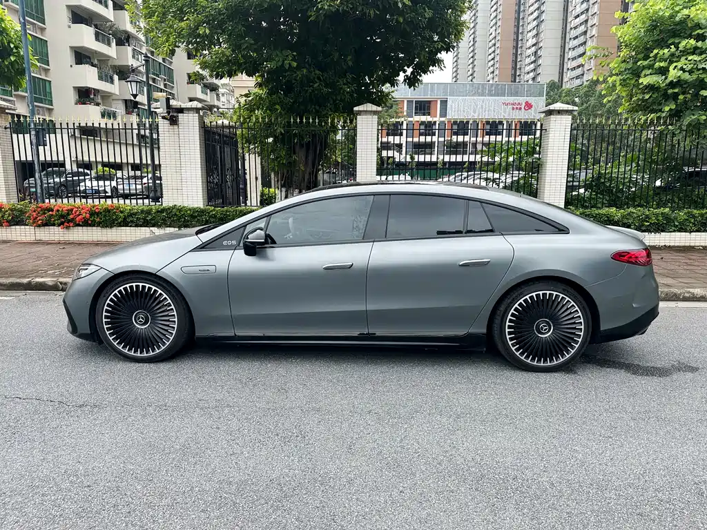 Mercedes-Benz EQS AMG 2023 — фото 6