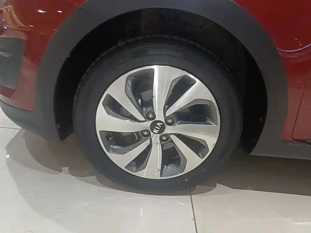 Kia KX Cross 2018 — фото 23
