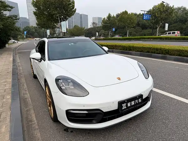 Porsche Panamera 2021