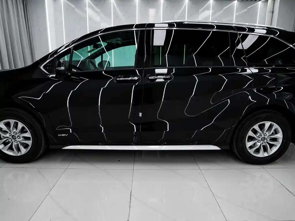 Toyota Sienna — фото 3