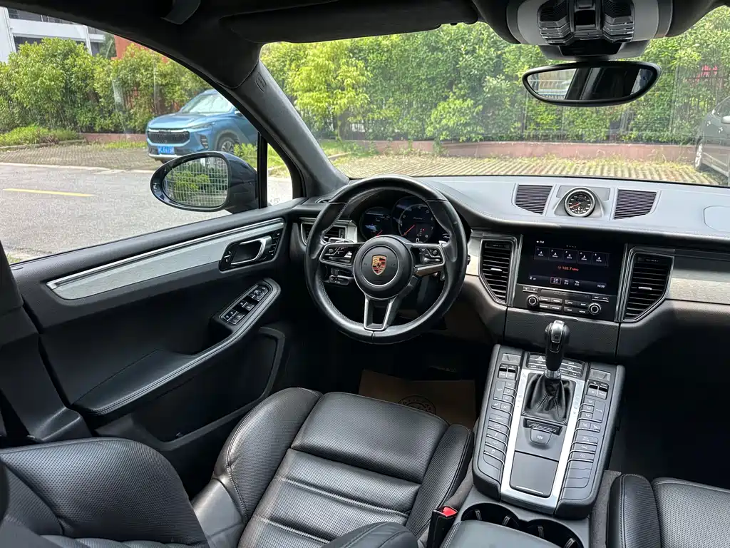 Porsche Macan 2018 — фото 16