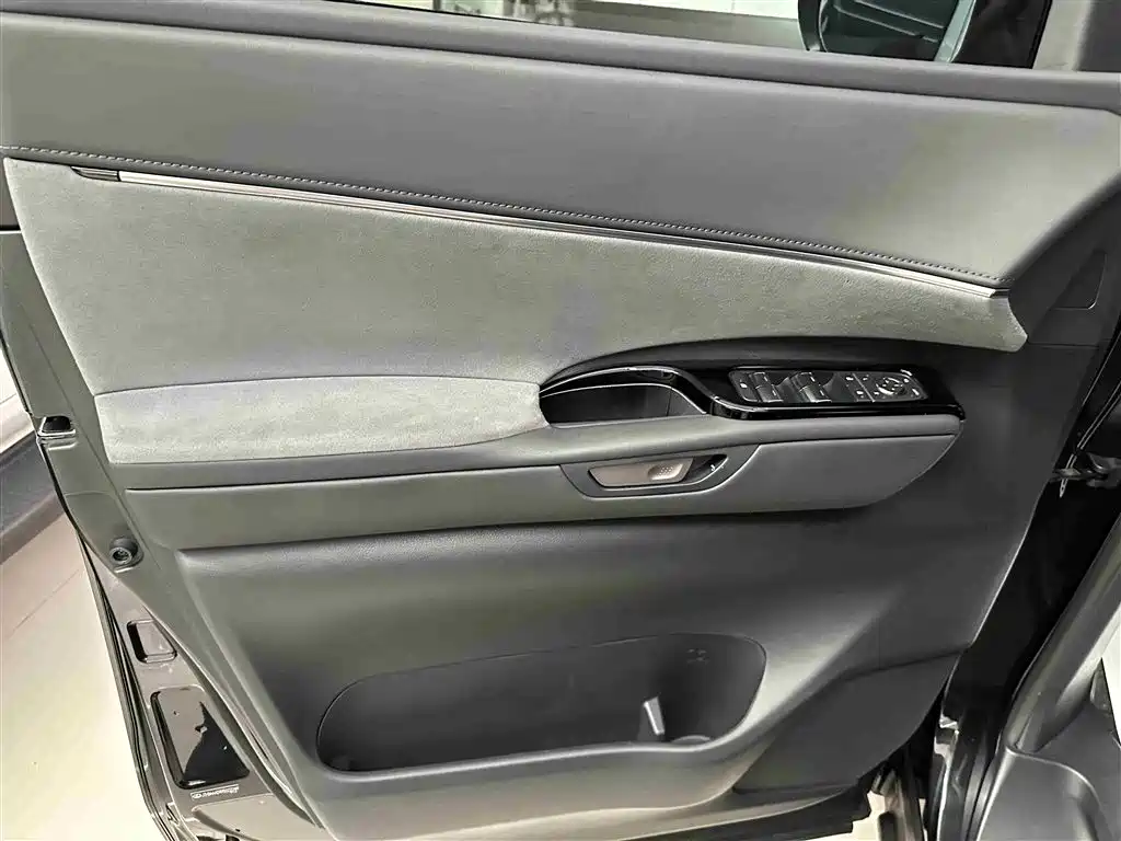 Lexus LM 2024 — фото 14