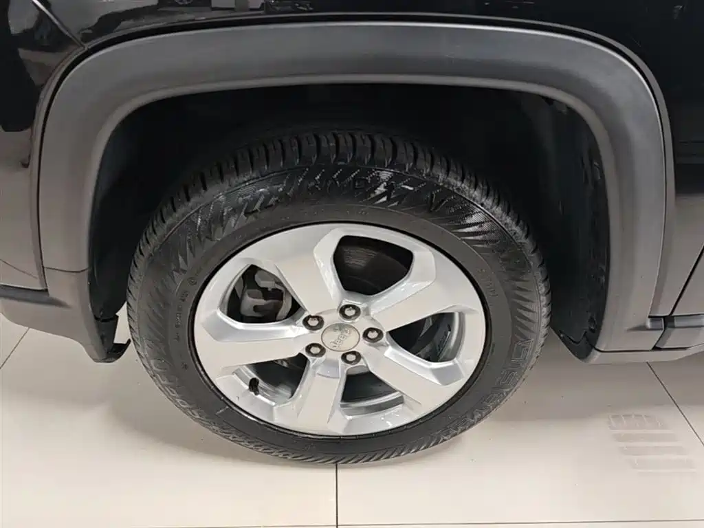Jeep Compass 2017 — фото 23