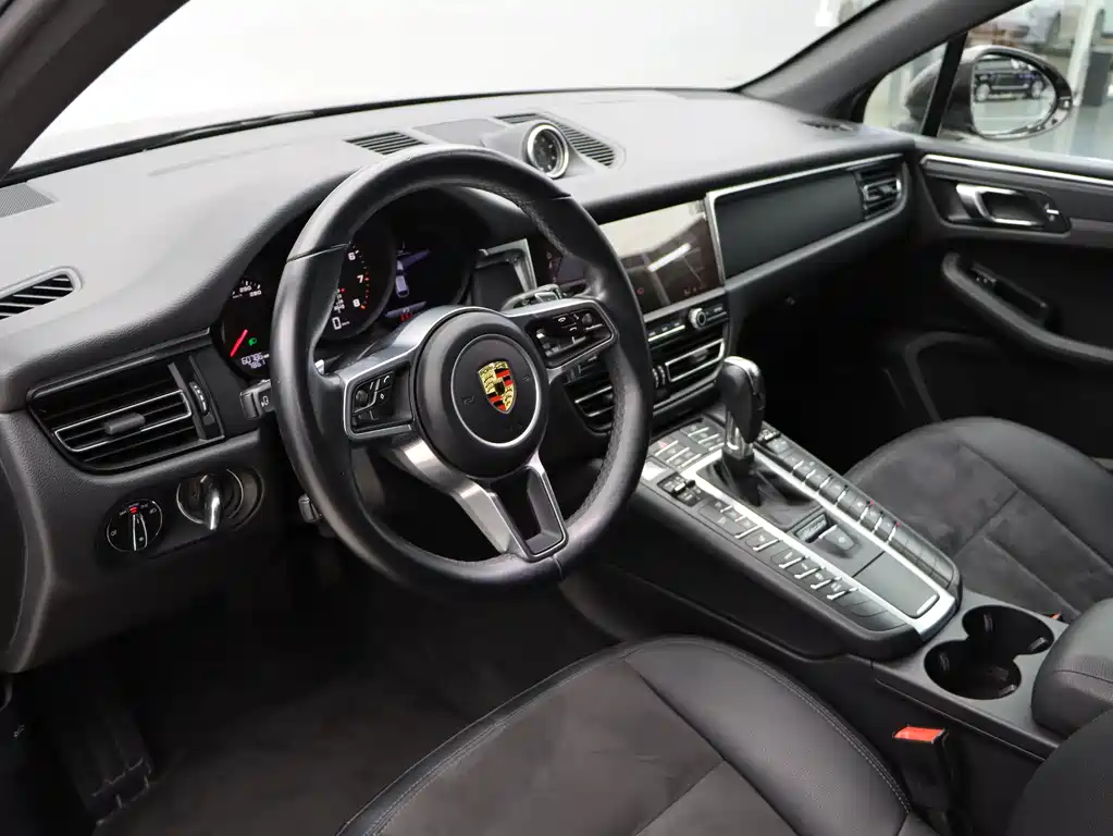 Porsche Macan 2020 — фото 20