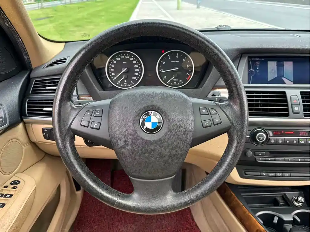 BMW X5 2010 — фото 11