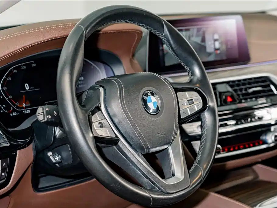 BMW 5 Series 2020 — фото 10
