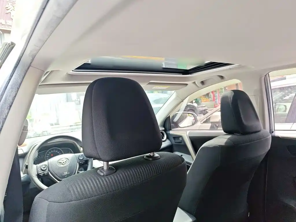 Toyota RAV4 2016 — фото 9
