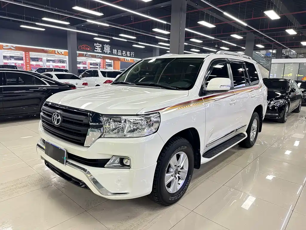 Toyota Land Cruiser 2018 — фото 1