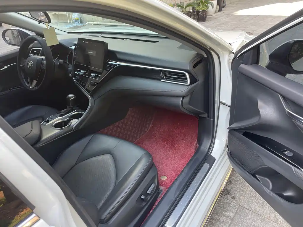 Toyota Camry 2024 — фото 10