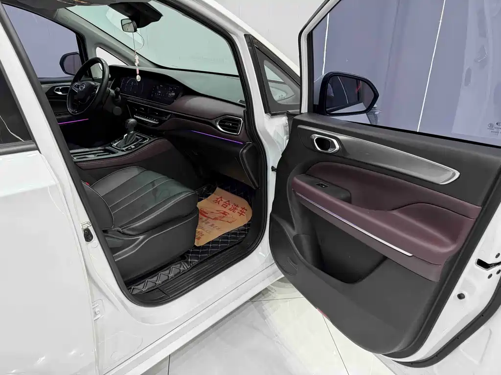 GAC Motor Trumpchi M6 2022 — фото 17