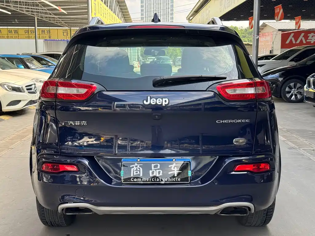 Jeep Cherokee 2017 — фото 17