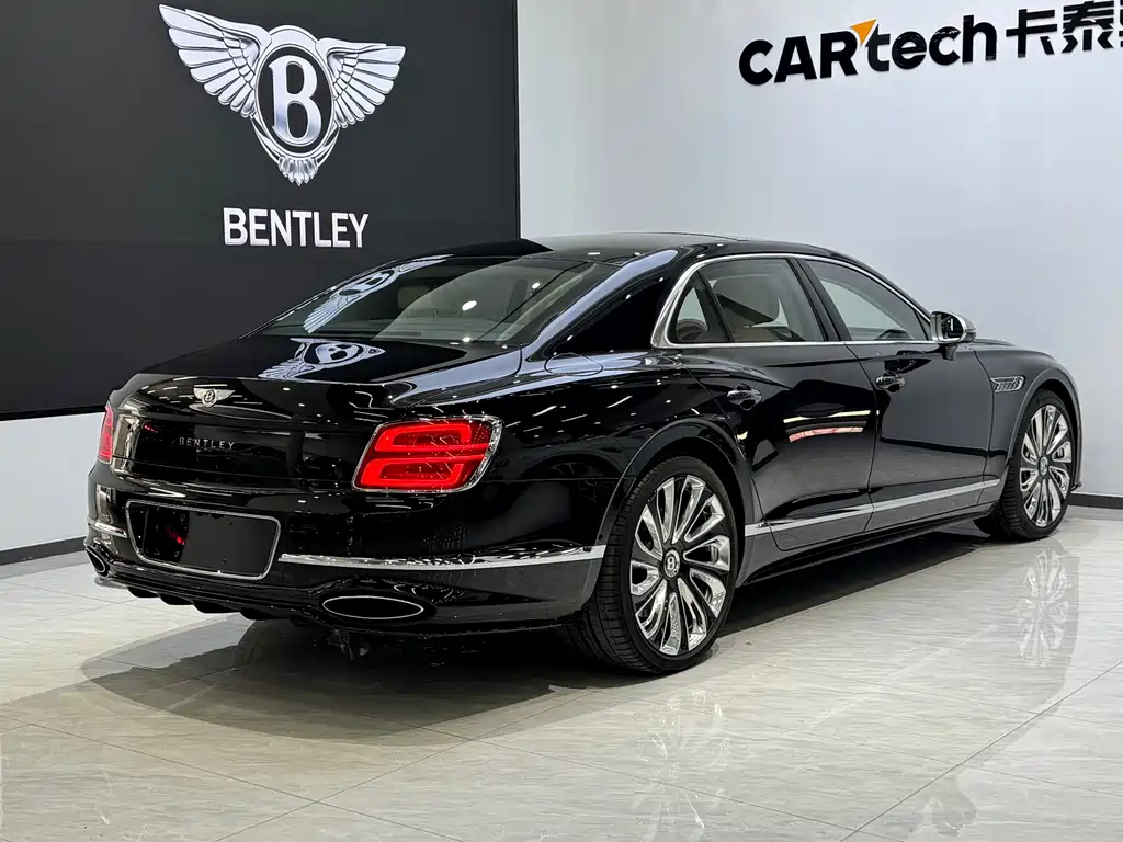 Bentley Flying Spur Plug-In Hybrid 2025 — фото 6