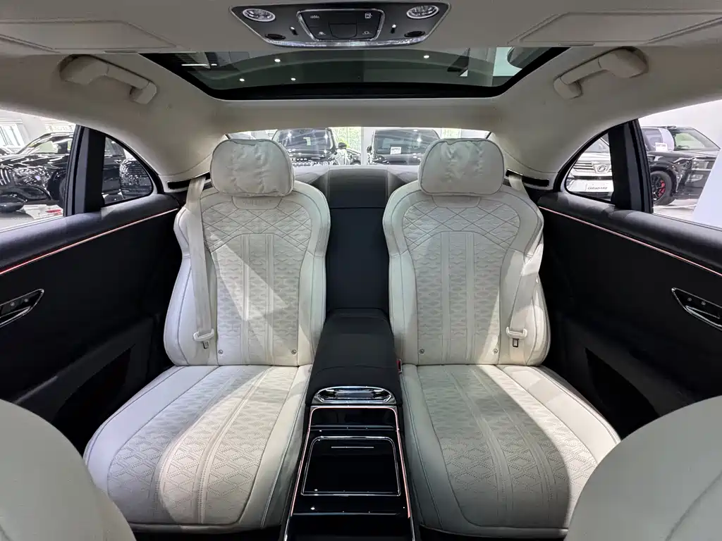 Bentley Flying Spur Plug-In Hybrid 2025 — фото 20