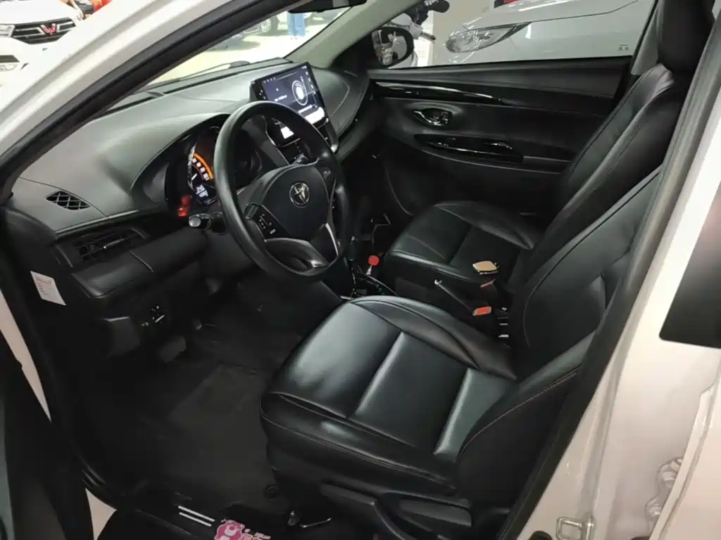 Toyota Yaris L 2023 — фото 15