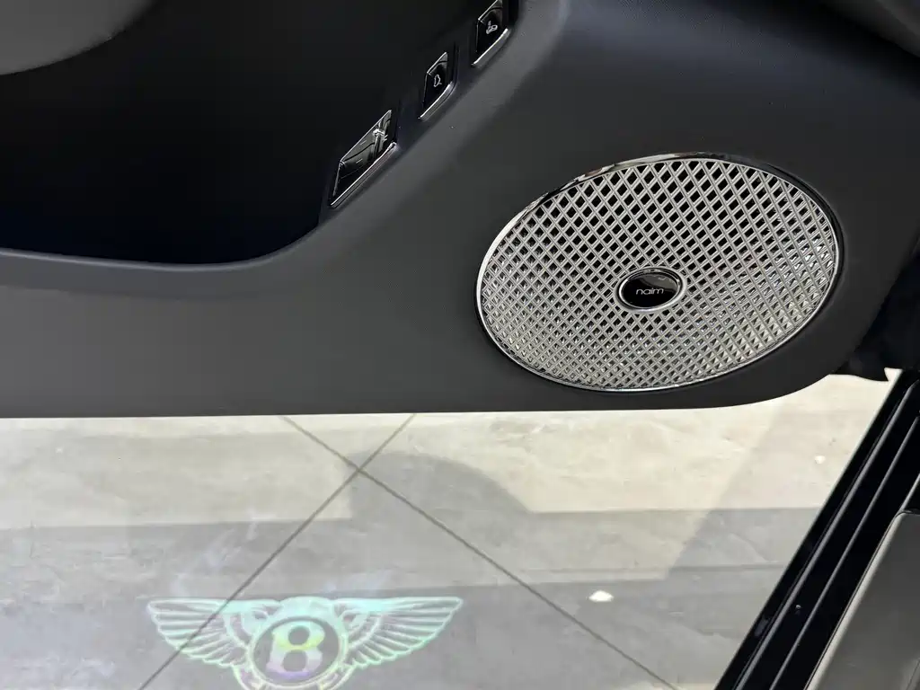 Bentley Flying Spur Plug-In Hybrid 2025 — фото 14