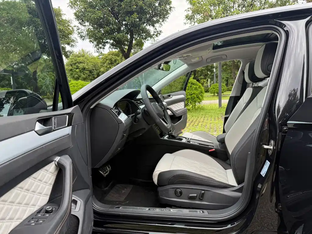 Volkswagen Magotan 2025