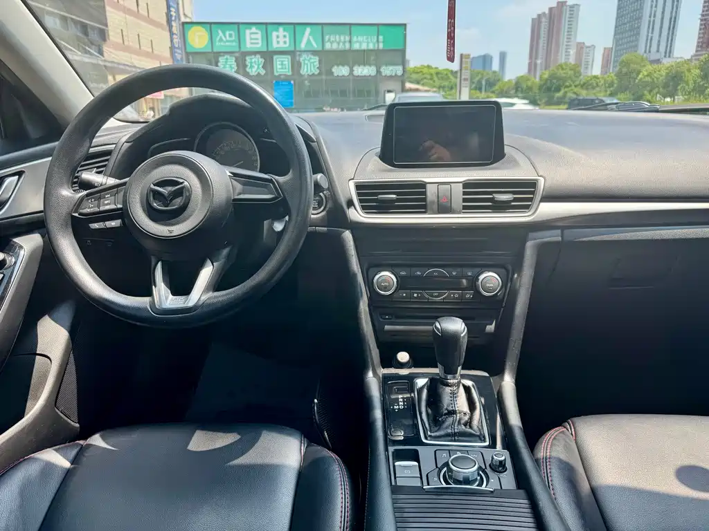 Mazda 3 Axela 2017 — фото 15