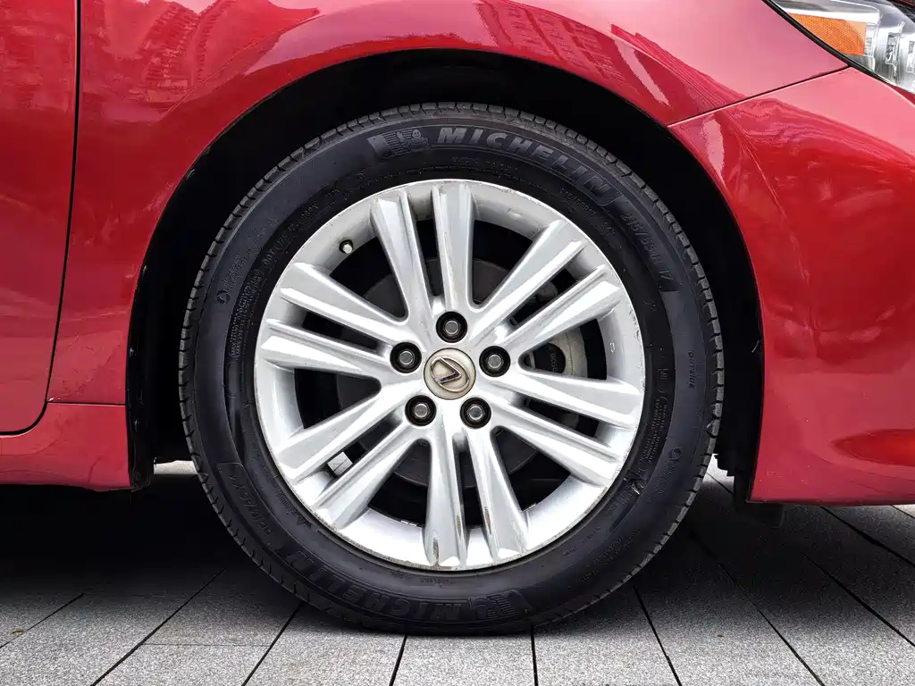 Lexus ES 2015 — фото 10